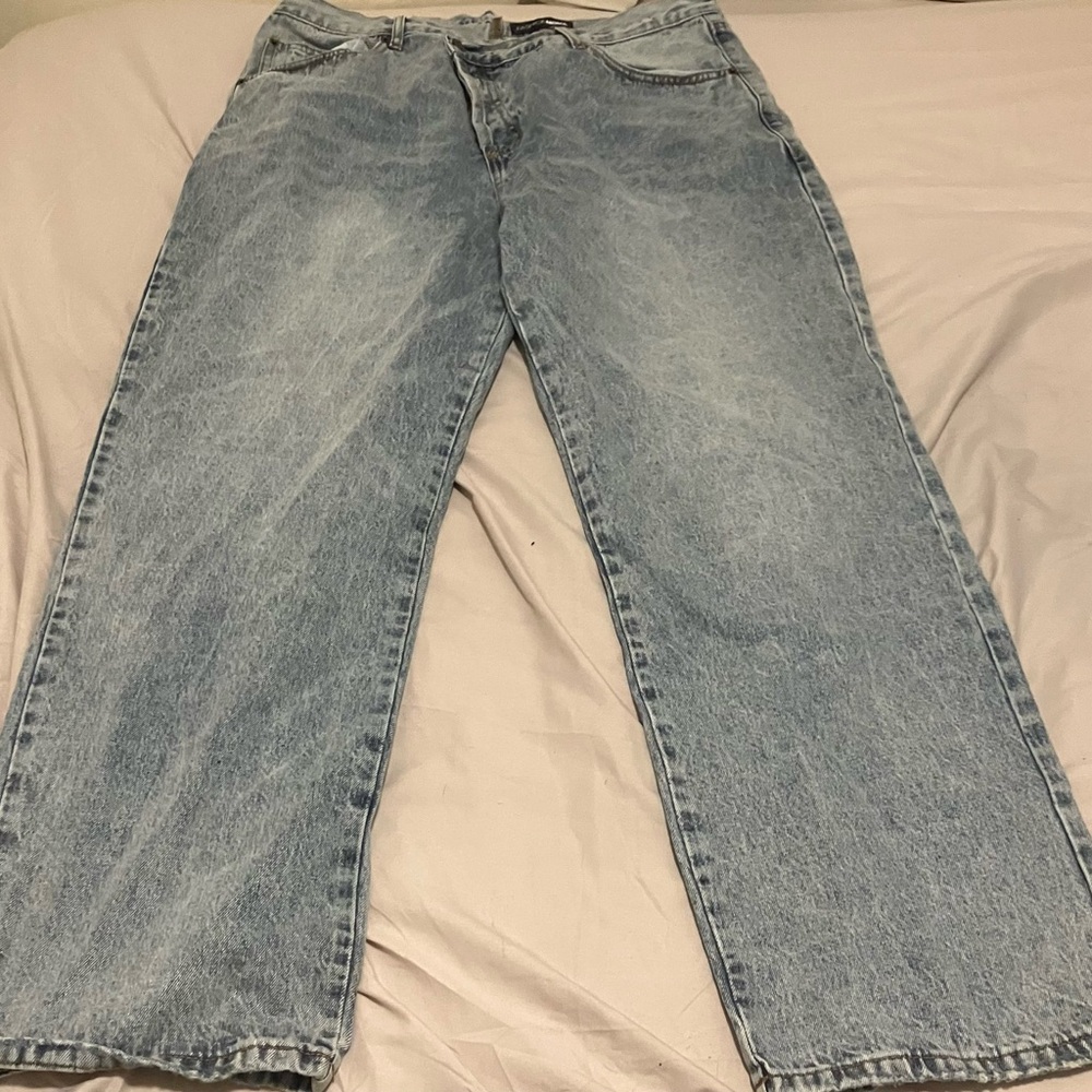 Light Wash Women’s Wide-Leg Jeans - Classic Denim